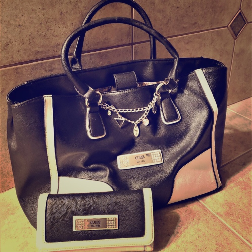 GUESS Leather Purse & Wallet